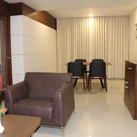 Hotel Grand Gayathri Khammam 외부 사진