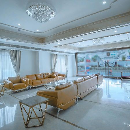 Hotel Grand Gayathri Khammam 외부 사진