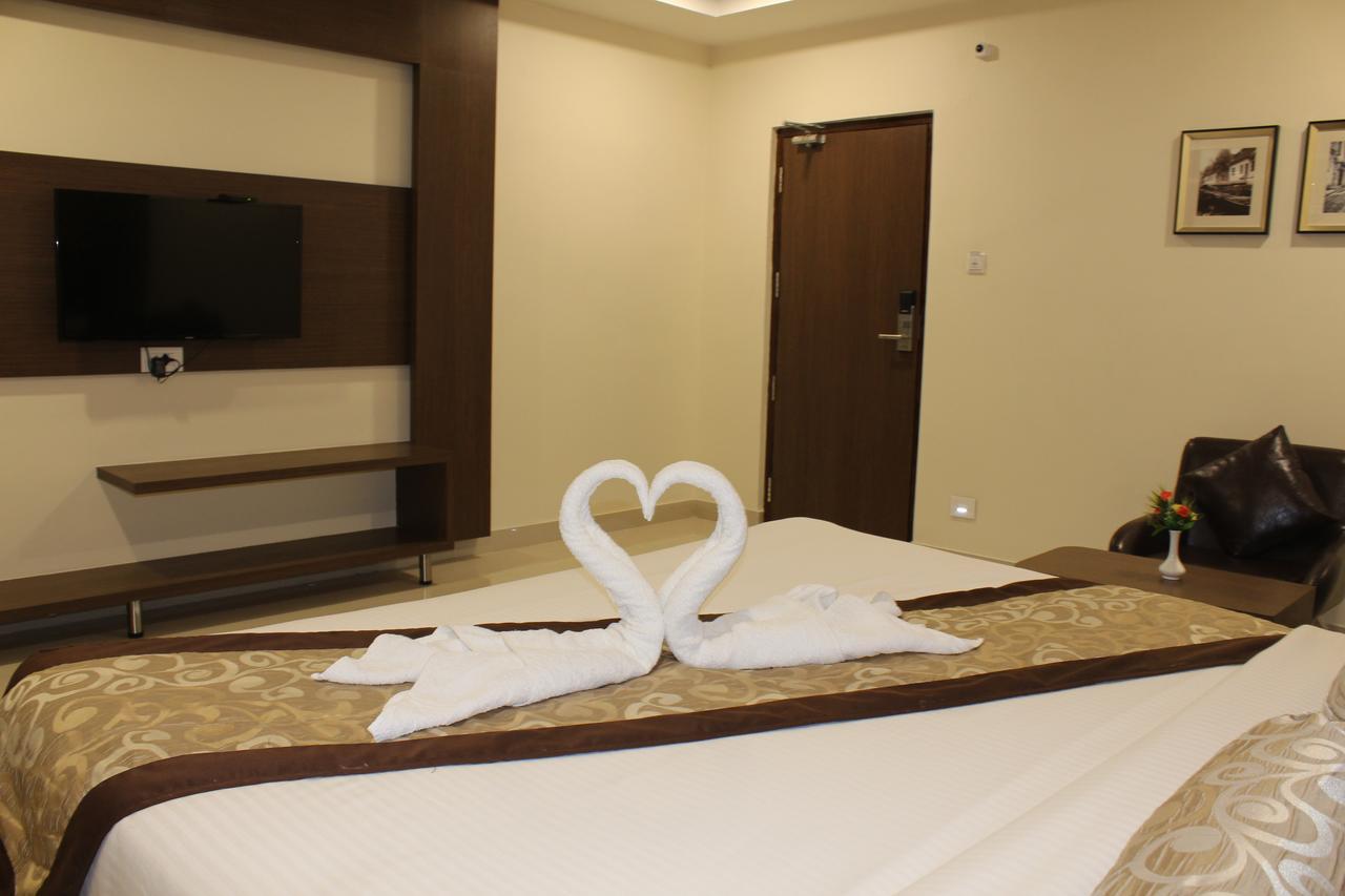 Hotel Grand Gayathri Khammam 외부 사진