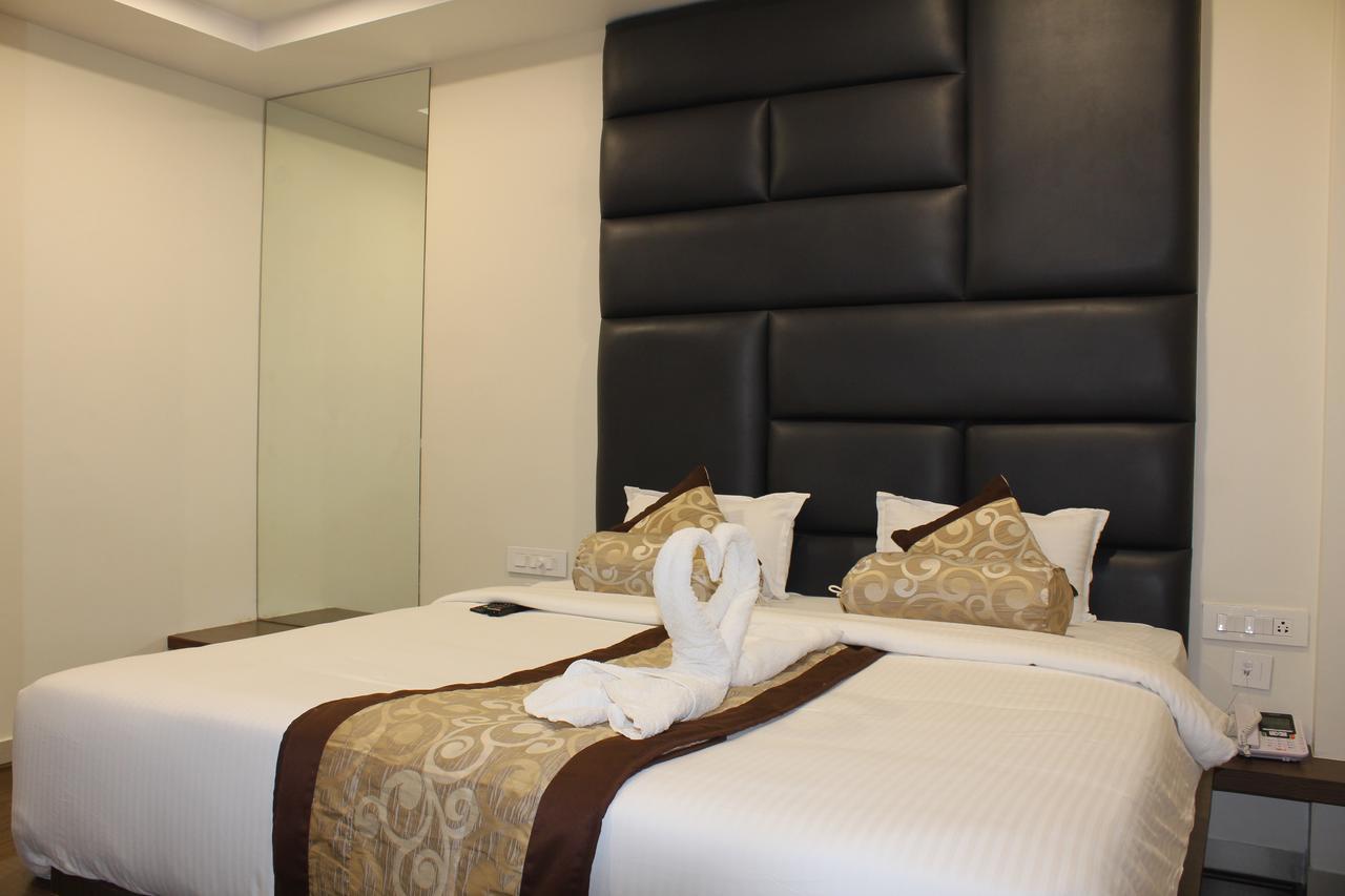 Hotel Grand Gayathri Khammam 외부 사진