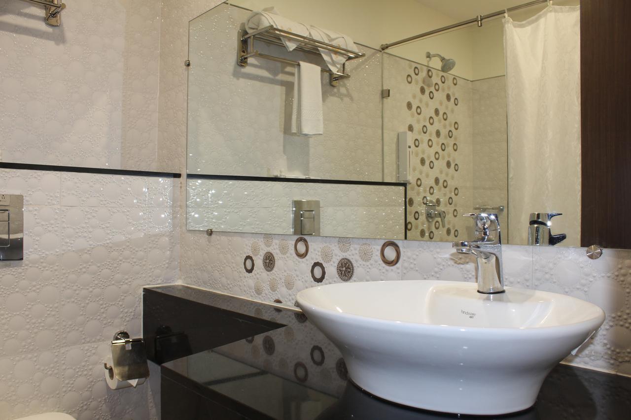 Hotel Grand Gayathri Khammam 외부 사진