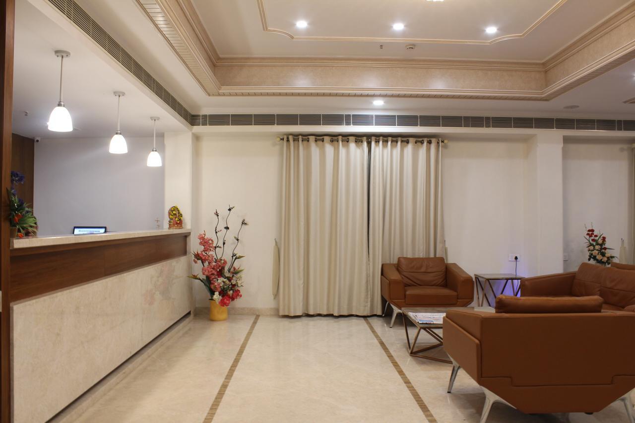 Hotel Grand Gayathri Khammam 외부 사진