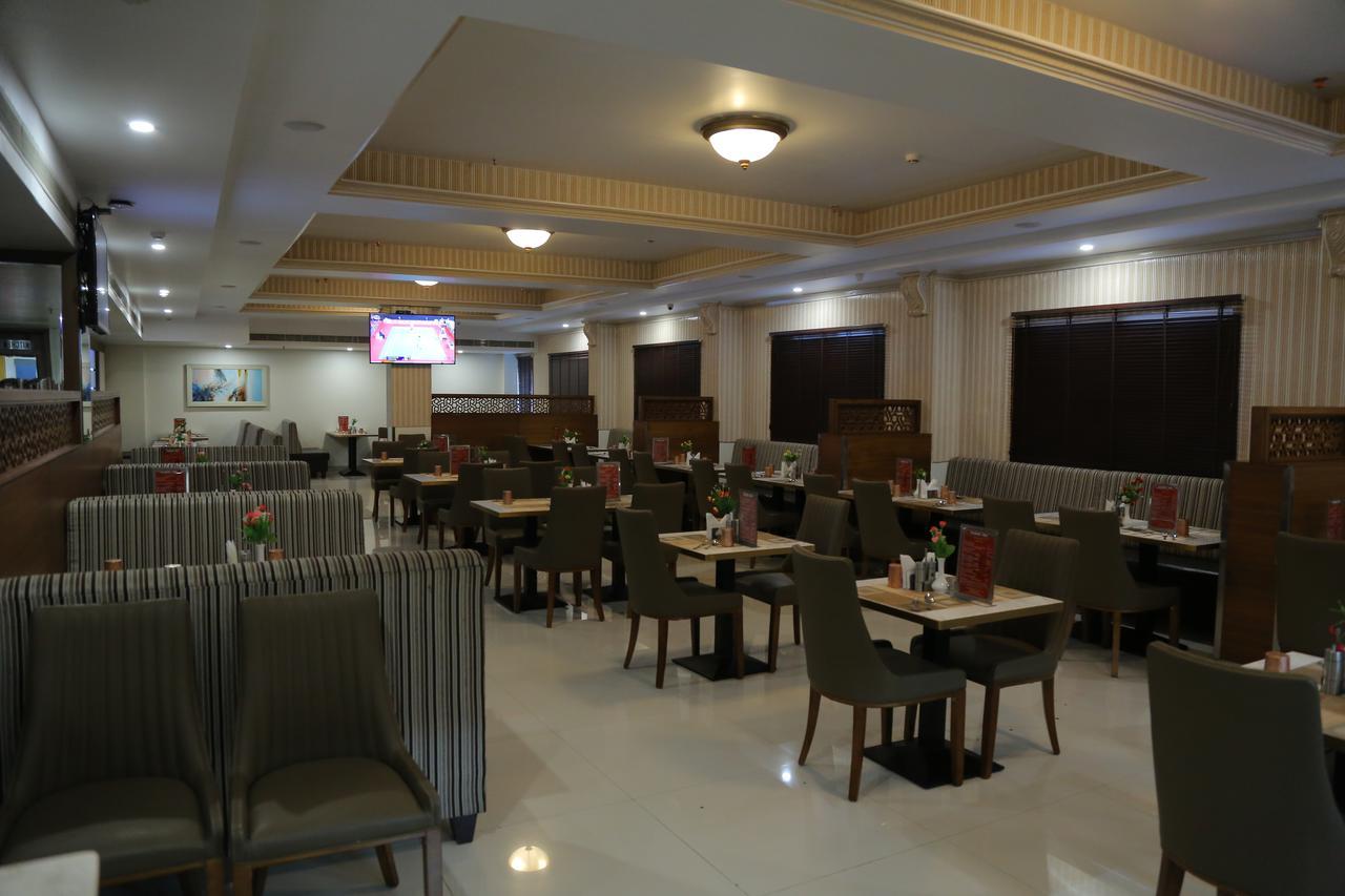 Hotel Grand Gayathri Khammam 외부 사진