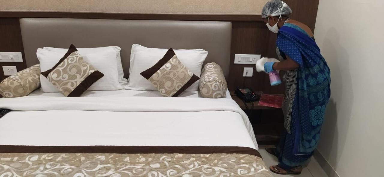 Hotel Grand Gayathri Khammam 외부 사진